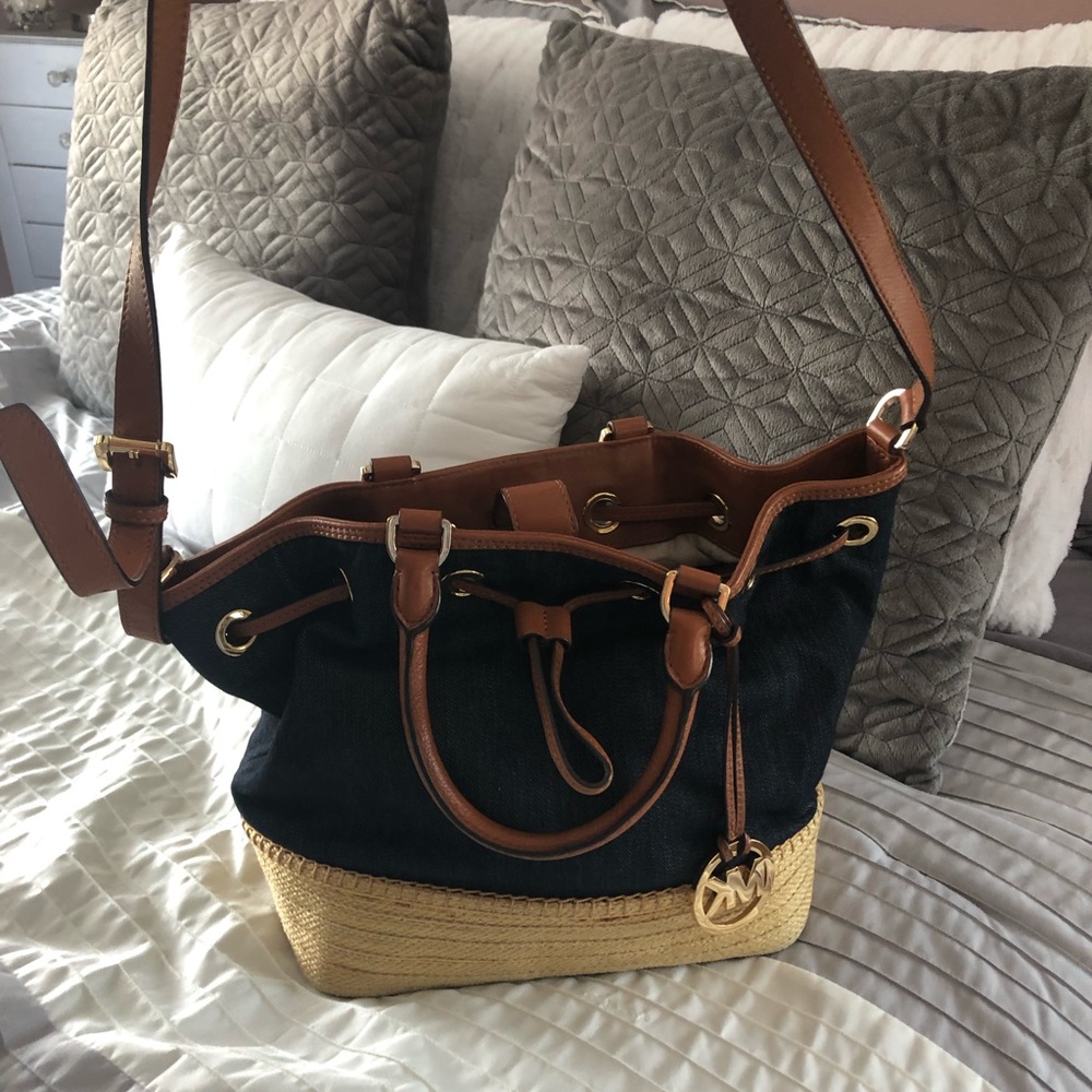 Michael Kors pocket book
